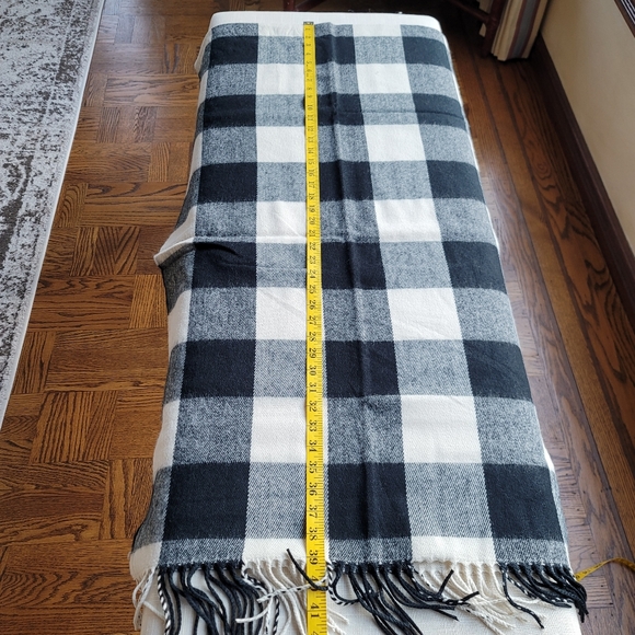 New! J. Crew Black White Buffalo Check Plaid Classic Scarf NWT - Picture 4 of 4